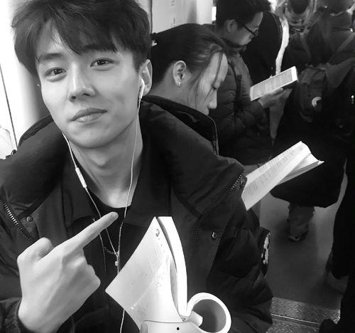 吃瓜娱乐微博头像图片男,揭秘吃瓜娱乐界男星们的微博头像魅力